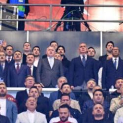 Bakan Bak m&uuml;cadeleden mutlu! 'Takdire şayandı'