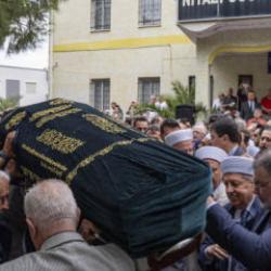 Burhan &Ouml;zfatura son yolculuğuna uğurlandı