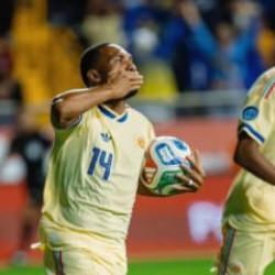 Cura&ccedil;ao mucizesi devam ediyor! 7 goll&uuml; ma&ccedil;ta tarihi geri d&ouml;n&uuml;ş
