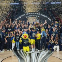 Derbide Beşiktaş'ı devirdiler! Cumhurbaşkanlığı Kupası'nda şampiyon Fenerbah&ccedil;e 