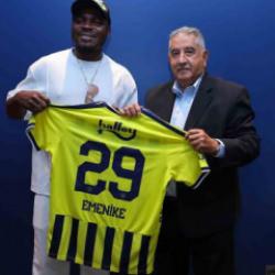 Nijeryalı eski golc&uuml;, Fenerbah&ccedil;e'yi ziyaret etti
