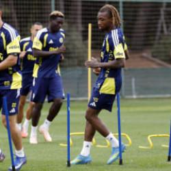 Fenerbah&ccedil;e'de şok gelişme! 'Ocak ayında ayrılmak istiyorum'