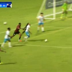 Futbol tarihinde bir ilk: 150 santimlik sa&ccedil; y&uuml;z&uuml;nden 2 kırmızı kart