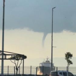 İstanbul'da sabah saatlerine hortum g&ouml;r&uuml;ld&uuml;