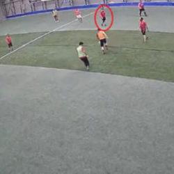 Kayseri'de kahreden &ouml;l&uuml;m: Halı sahada kalbine yenik d&uuml;şt&uuml;