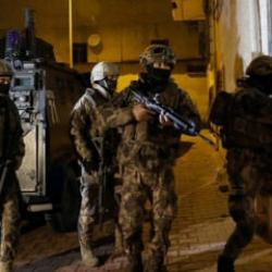 Siyasal-askeri casusluk operasyonu! 22 g&ouml;zaltı kararı, 2 şirkete kayyım