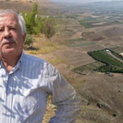 Emekli &ouml;ğretmen kıra&ccedil; araziyi yeşertti! 4 bin ağa&ccedil;lı meyve bah&ccedil;esini g&ouml;ren gıpta etti