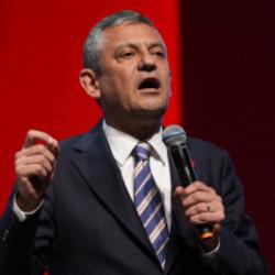 &Ouml;zg&uuml;r &Ouml;zel'den dikkat &ccedil;eken &ccedil;ıkış: G&ouml;revi bırakırım!