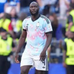 Van Bommel, Lukaku ile &ouml;zel olarak g&ouml;r&uuml;şt&uuml;