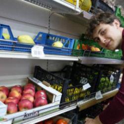 19 yaşında market a&ccedil;tı, boykot &uuml;r&uuml;nlerini satmıyor!