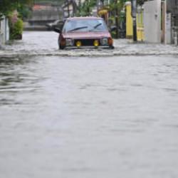 Tayland'da sel 23 can aldı!