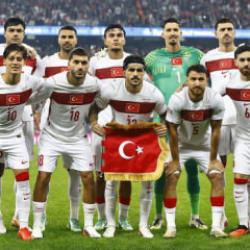 4-1'lik ma&ccedil;ta trib&uuml;nler sadece bir ismi alkışladı