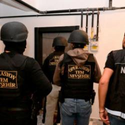 4 ilde eş zamanlı uyuşturucu operasyonu:  33 g&ouml;zaltı