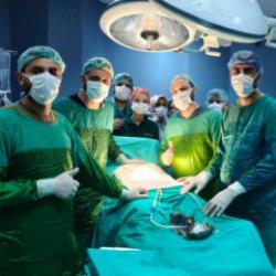 Karın ağrısı şikayetiyle hastaneye gitti! Mesanesinden 42 taş &ccedil;ıkartıldı