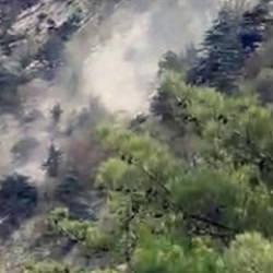 Adana'da deprem sırasında korkutan g&ouml;r&uuml;nt&uuml;! Kaya k&uuml;tlesi koptu