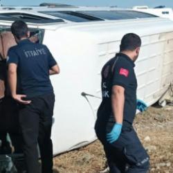 Adıyaman'da minib&uuml;s devrildi: &Ccedil;ok sayıda yaralı var
