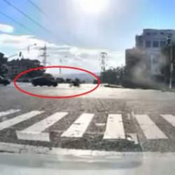 Ankara&rsquo;da acı &ouml;l&uuml;m: Otomobile &ccedil;arpan motosikletli havada taklalar atarak can verdi