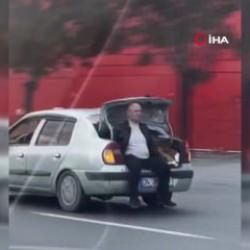 Avcılar'da akılalmaz yolculuk: Otomobilin a&ccedil;ık bagajında yolculuk yaptı
