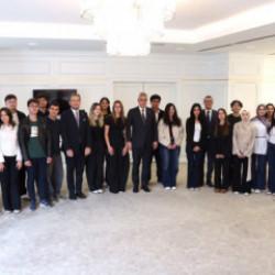 Bakan Memişoğlu dereceye giren tıp &ouml;ğrencileriyle buluştu: İdealizminizi kaybetmeyin