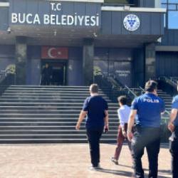 CHP&rsquo;li Buca Belediyesinde 150 milyonluk haciz şoku: İcra ekipleri makam odalarına girdi
