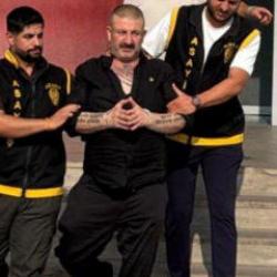 Cinayetten aranırken fenomen olmaya &ccedil;alışmış!