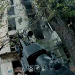Film sahnesi değil, savaşın tam ortası: Y&uuml;ksek katlı binada nefes kesen &ccedil;atışma