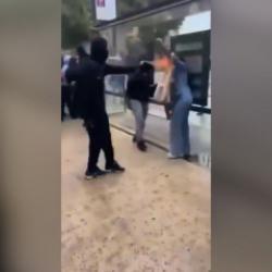 Fransa&rsquo;da dehşet: G&ouml;sterici, kadının y&uuml;z&uuml;n&uuml; alev p&uuml;sk&uuml;rt&uuml;c&uuml;yle yaktı!