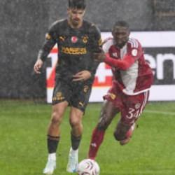 Galatasaray hazırlık ma&ccedil;ında 3-0'dan d&ouml;nd&uuml;! Dursun &Ouml;zbek ma&ccedil;ı terk etti