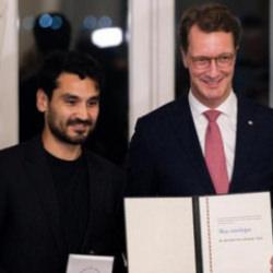 İlkay G&uuml;ndoğan&rsquo;a Almanya&rsquo;dan b&uuml;y&uuml;k onur! Okan Buruk ve takım arkadaşları yalnız bırakmadı