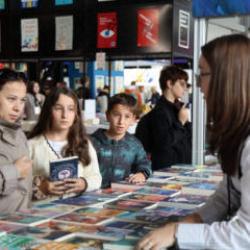Kocaeli Kitap Fuarı kapılarını a&ccedil;tı: İlk g&uuml;nde salonlar doldu taştı