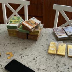 Mersin'de yolsuzluk soruşturması: Ş&uuml;phelinin evinden servet &ccedil;ıktı
