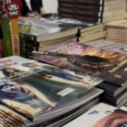 Okuma tutkusu yazarlığa d&ouml;n&uuml;şt&uuml;! İkiz kardeşlerin kitap fuarı heyecanı