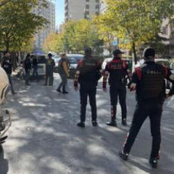 Okul &ccedil;evresinde polis denetimi: 2 ş&uuml;pheli g&ouml;zaltına alındı