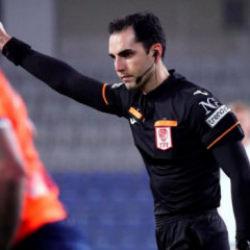 Şikayet&ccedil;i olan hakemden Ferhat G&uuml;ndoğdu'ya zehir zemberek s&ouml;zler: Camiayı yerle bir etti
