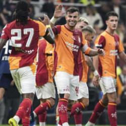 10 kişilik Galatasaray 90'da hayata d&ouml;nd&uuml;!