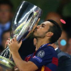 25 kupa kazanmıştı! Efsane oyuncu futbolu bıraktı