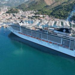 Resmen limana sığmadı: Binlerce turist esnafın y&uuml;z&uuml;n&uuml; g&uuml;ld&uuml;rd&uuml;