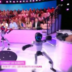 Canlı yayında insansı robotlar neye uğradığını şaşırdı.