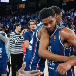 Anadolu Efes Yunanistan'da parkeye &ccedil;ıkıyor!