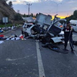 Ankara'da feci kaza: Takla attı, karşı y&ouml;nden gelen otomobile &ccedil;arptı