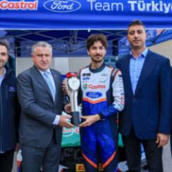 Bakan Bak, Formula 1 i&ccedil;in piste indi ve İstanbul Park'ta s&uuml;r&uuml;ş yaptı