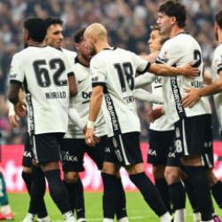 Dolmabah&ccedil;e'de zafer Beşiktaş'ın! Kartal yıldızlarıyla u&ccedil;tu
