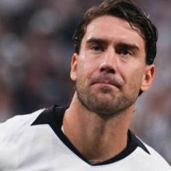 Beşiktaş'ta y&uuml;zleri g&uuml;ld&uuml;ren Vlahovic gelişmesi