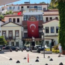 &Ccedil;eşme Belediyesinde r&uuml;şvet depremi: &Uuml;st d&uuml;zey isimler tutuklandı