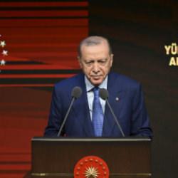 Cumhurbaşkanı Erdoğan'dan yapay zeka uyarısı: Akademide insan fakt&ouml;r&uuml; giderek azalıyor