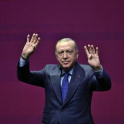 Erdoğan'dan 'tekno oligark' uyarısı: Hedef kitleleri gen&ccedil;lerimiz