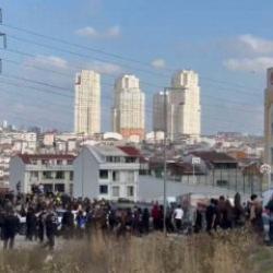Esenyurt'ta lisede bı&ccedil;aklı kavga: 2 yaralı 