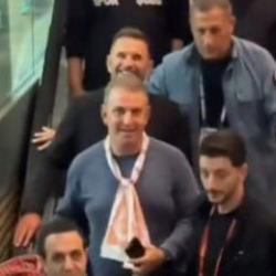 Galatasaray taraftarından Barcelona ma&ccedil;ıyla ilgili Okan Buruk'u g&uuml;l&uuml;msen s&ouml;z!