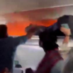 Hindistan'da yolcu u&ccedil;ağında yangın paniği! U&ccedil;ak acil iniş yaptı