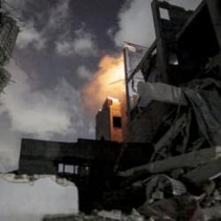 İsrail sivilleri hedef almaya devam ediyor: Gazze'de bir eve bomba yağdırdılar!